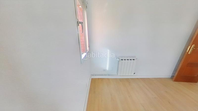 Foto f325bfa1-d077-47c4-bc05-3982390e52a5. Alquiler piso en Numancia Madrid