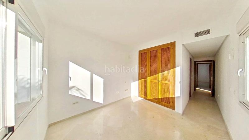 Foto 4e1ec580-7aea-48f1-b790-056fd1af8b20. Rent flat with parking pool in Villacana - Costalita - Saladillo Estepona