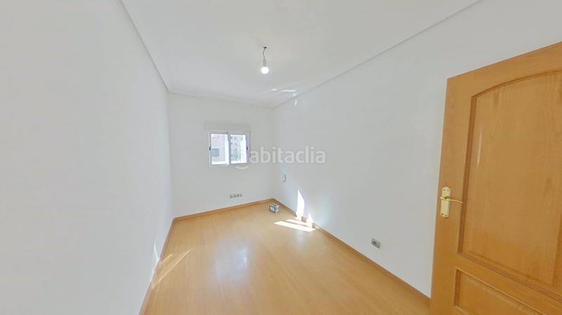 Foto f5c760cc-7e5b-4bc8-845b-c58c796d41c0. Lloguer pis a Villaverde Alto Madrid