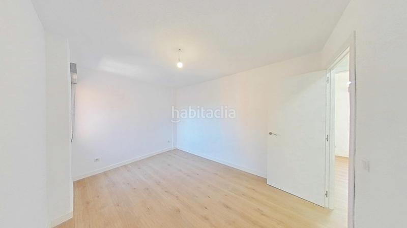 Foto 0a82e49d-9862-4416-a9d9-27a699cd018a. Miete etagenwohnung in Los Rosales Madrid