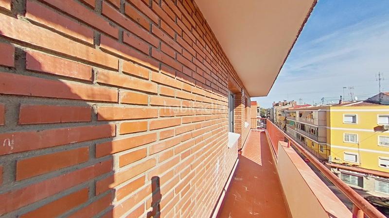 Foto a9e8eb6e-7c46-4b50-9a60-ef3171d9a1ba. Miete etagenwohnung in Los Rosales Madrid