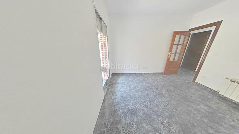 Foto 1c849b1a-94d1-4ad2-b24d-2bf3a6ed6950. Alquiler piso en Palomeras Sureste Madrid