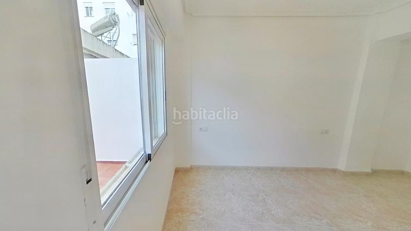 Foto fa5fe010-38e9-41a9-a9b8-3bf43bda7949. Alquiler piso en Torrefiel Valencia