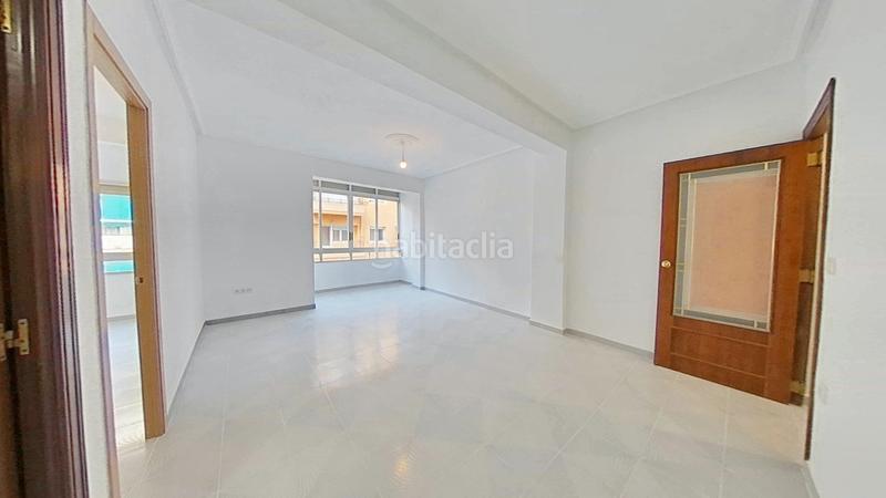 Foto 77818499-3b74-43a2-a51b-7afaaa346add. Rent flat in Carolinas Altas Alicante
