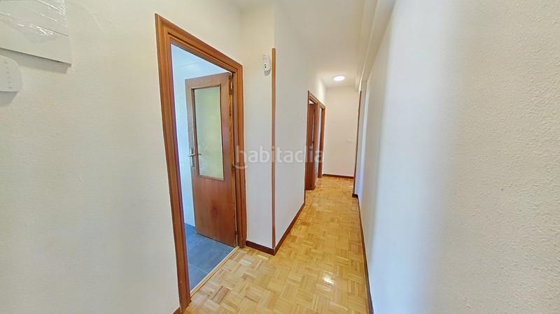 Foto c4b7c8f2-41cd-46f6-82e5-ac955659a866. Alquiler piso en Zofío Madrid