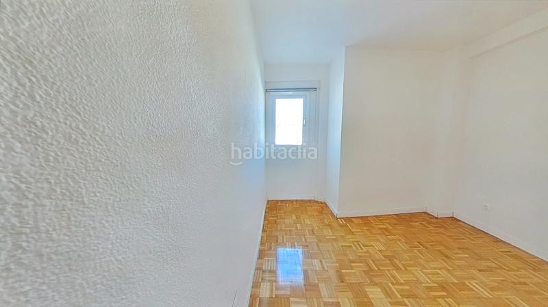 Foto fde9e21e-7baa-44b9-802e-390f72728af0. Alquiler piso en Zofío Madrid