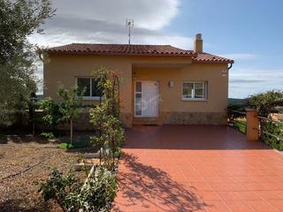 Maison à Suiza 64. Casa en venta en el mirador del penedès, 4 dormitorios.