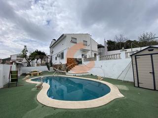Casa a Bisbal del Penedès (La). Casa en venta en priorato de la bisbal, 5 dormitorios.