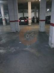 Lloguer Aparcament cotxe a Centre. Garaje en alquiler en carretera.