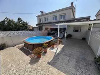 Casa en Santa Oliva. Casa en venta en les pedreres, 4 dormitorios.