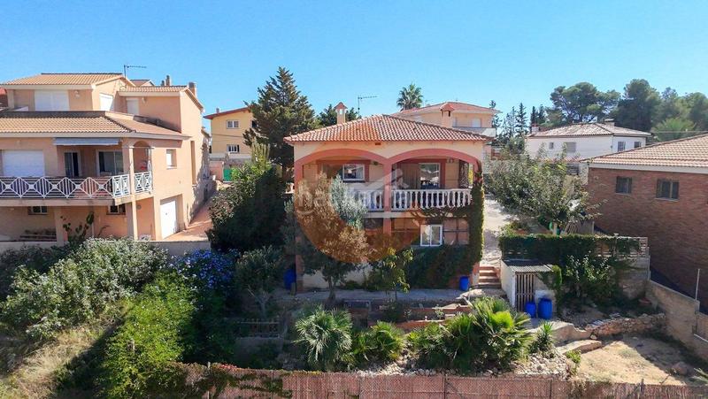 Foto deb9023e-93d5-4dc2-b59b-f1954c584fb8. Casa con riscaldamento parcheggio in Centre Vendrell (El)