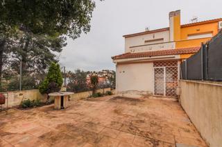 Casa a Mas romeu. Casa en venta en castell de montornes, 3 dormitorios.