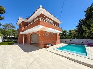 Casa a Cunit Residencial. Casa en venta en can nicolau, 4 dormitorios.