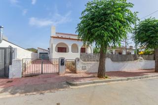 House in Roda de Barà. Casa en venta en centro, 3 dormitorios.