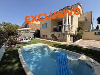 Maison  Mediterrani. Casa en venta en banyeres del penedes, 3 dormitorios.