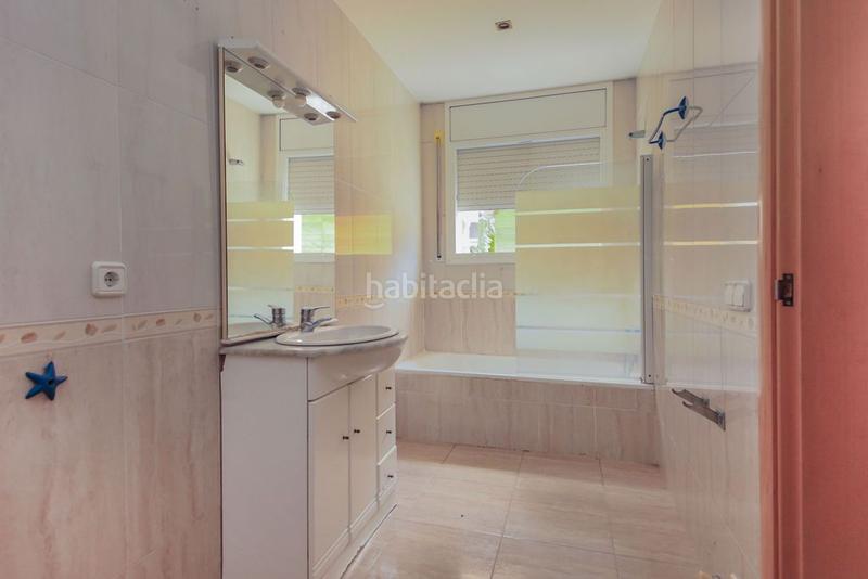 Foto 223d1117-1255-42a5-9283-ce5255fab7a4. Casa con riscaldamento parcheggio piscina in Cunit residencial Cunit