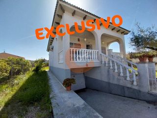 Casa  Barcelona. Casa en venta en les peces, 3 dormitorios.