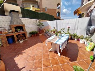Casa  Garona. Casa en venta en oasis, 4 dormitorios.
