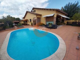 Casa  Rafael escofet. Casa en venta en éden park, 5 dormitorios.