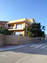 House  Josep tarradelles. Casa en venta en llorenç del penedes, 4 dormitorios.