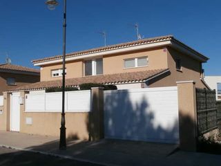 House  Montserrat roig. Casa en venta en eixample residencial, 3 dormitorios.