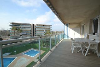 Pis a Montserrat roig 1. Piso de alto standing con piscina y parking