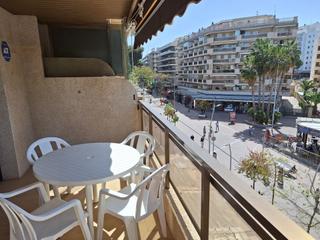 Appartement dans Carlos buigas 11. Apartamento con piscina y gran terraza cerca playa principal de