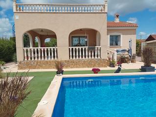 Xalet  Camino arroba de hornos. Chalet independiente con piscina privada en catral