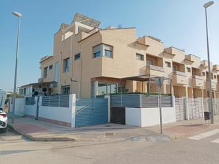 Chalet en Dolores. Chalet en esquina en dolores