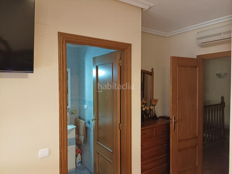 Foto f586da37-d26b-429a-94c7-485cd3958f9e. Reihenhaus mit kamin heizung parking in Catral