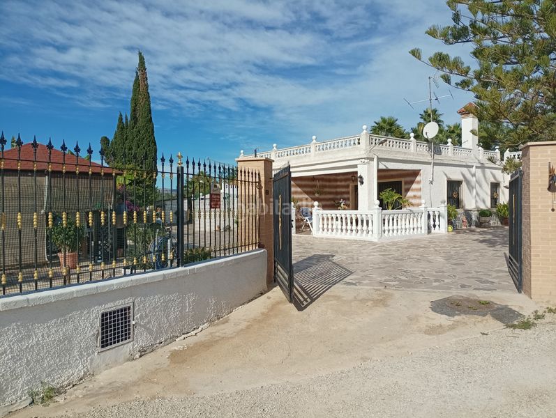 Foto 1955ac30-f5b7-4c8e-b80d-3e9db2e1e990. Masia amb xemeneia calefacció aparcament piscina a Albatera