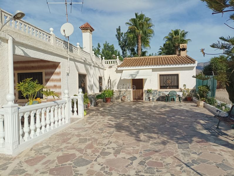 Foto 73ff1522-0b8a-4593-8b8f-66f04e714b05. Masia amb xemeneia calefacció aparcament piscina a Albatera