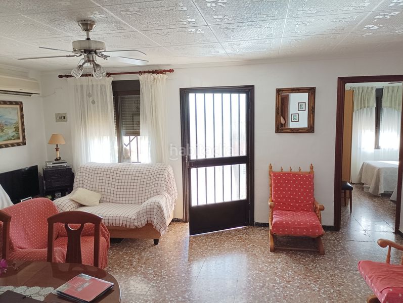 Foto c299b3df-fd57-4a5e-b303-de79a077633e. Masia amb xemeneia calefacció aparcament piscina a Albatera