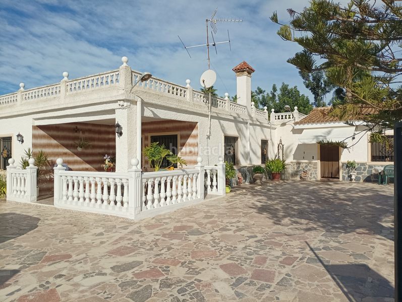 Foto ed06844a-9b48-4827-86da-b398282ed1ce. Masia amb xemeneia calefacció aparcament piscina a Albatera