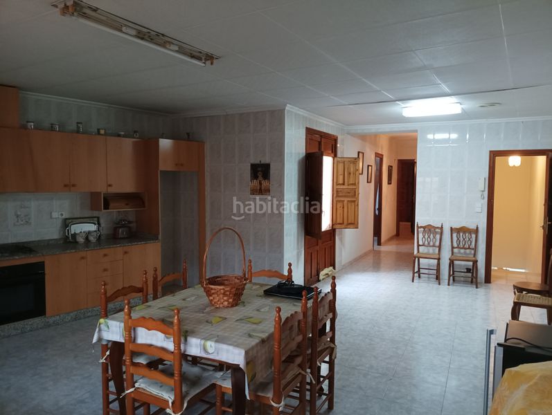 Foto 07dee766-94a2-4f2e-bc38-4d57551aa482. Casa adossada amb aparcament a Catral