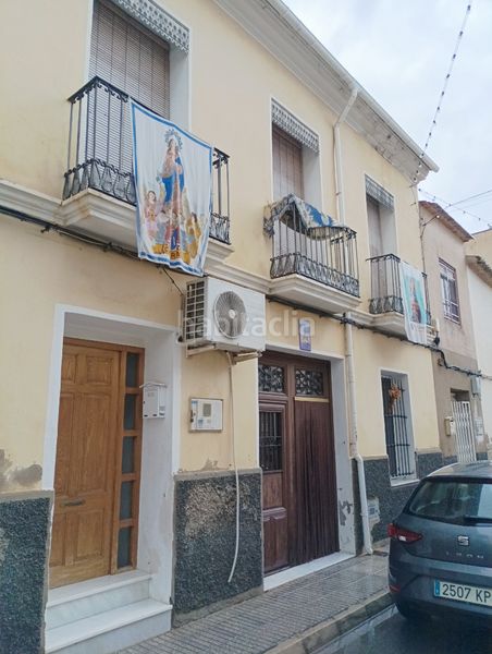 Foto b5274b03-32aa-48f7-a938-16e7bade93a8. Casa adossada amb aparcament a Catral