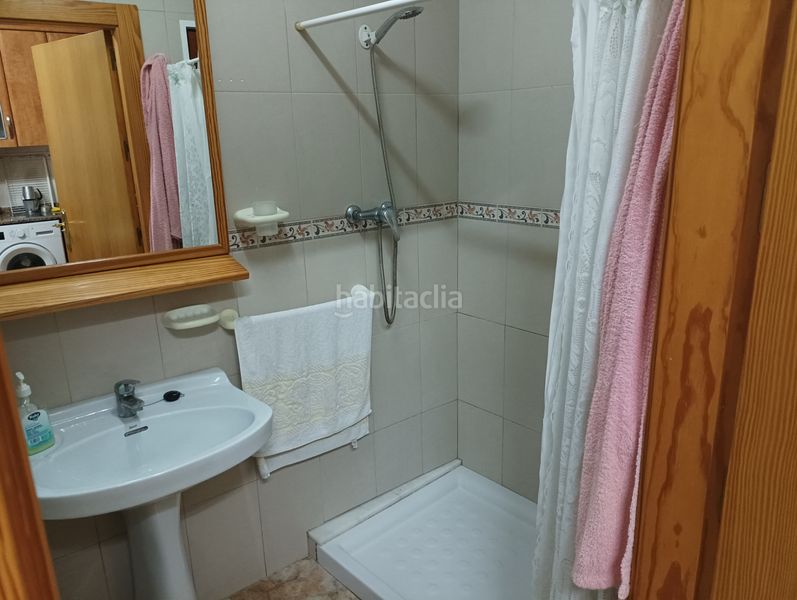 Foto c06d1018-83dd-41f2-a7bc-aec35c5f6b45. Casa adossada amb aparcament a Catral