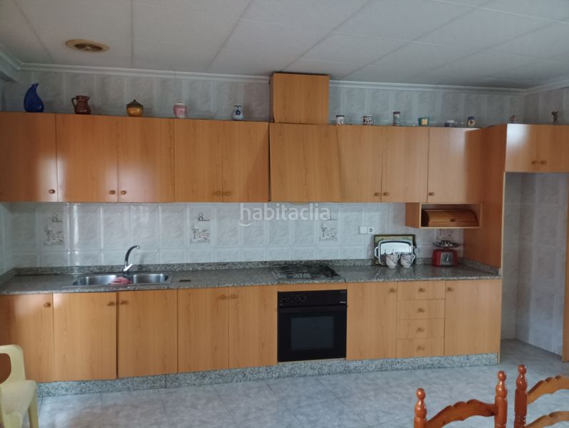 Foto cb18cfcf-c132-48c0-a717-05f6b9ca3517. Casa adossada amb aparcament a Catral
