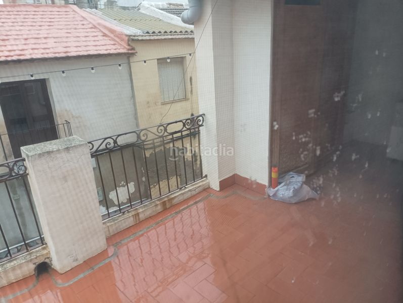 Foto cef666c2-1385-4858-9619-ff665cd06bf1. Casa adossada amb aparcament a Catral