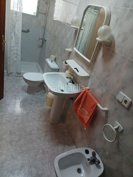 Foto dbe02ec9-6581-41b2-a3c6-2346222a44c2. Casa adossada amb aparcament a Catral