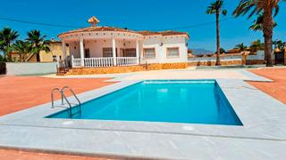 Xalet a Catral. Villa independiente con piscina privada