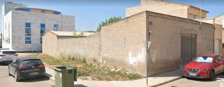 Edifici a Calle luis vives m 6. Almacén - vivienda con espacio exterior