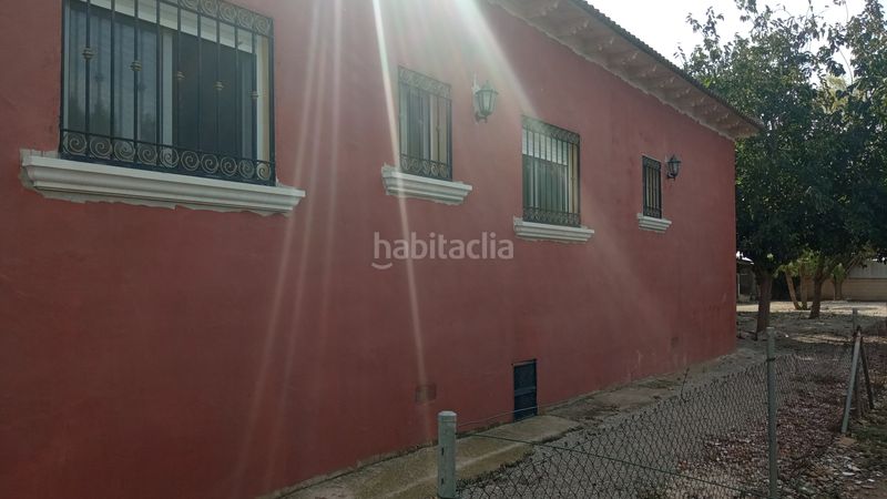 Foto 605f1000-f104-4a66-93f2-6ead9ac41646. Xalet amb xemeneia calefacció aparcament a Catral