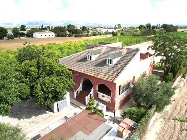 Foto 692fbc81-5ec9-4015-8c05-990a7e1e579d. Xalet amb xemeneia calefacció aparcament a Catral