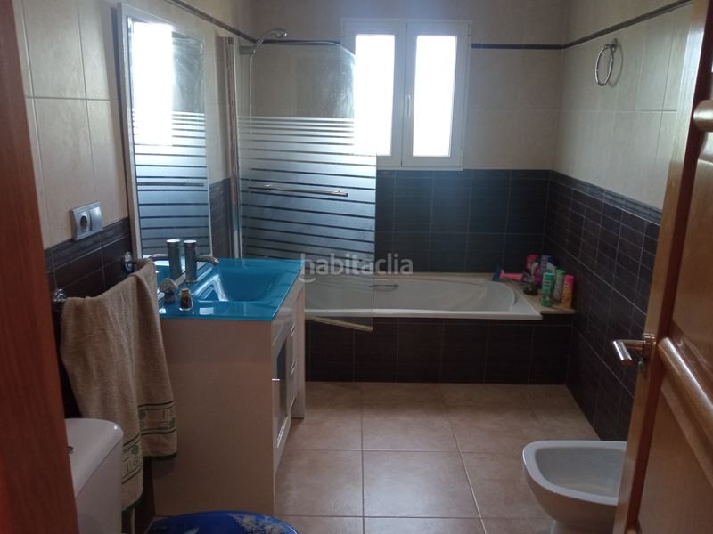 Foto 725b32a8-e051-4062-b0f8-32649a1a42ef. Xalet amb xemeneia calefacció aparcament a Catral