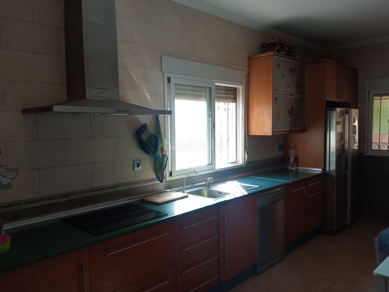 Foto dd51b2cd-5f3e-46a9-8337-a445fd0dac85. Xalet amb xemeneia calefacció aparcament a Catral