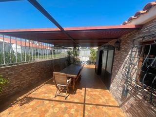 Maison à Calle inglaterra 18. Bungalow chalet en centro de playa a 5 minutos del yumbo