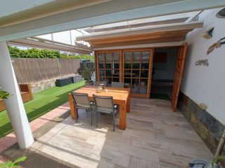 Casa en Avenida touroperador tjaereborg 59. Bungalow esquina privado con jardin en campo de golf
