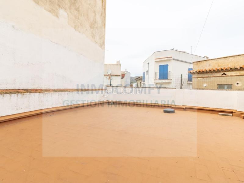 Foto 4a67ed9c-6691-456a-836a-fe50d1a5b108. Piso en calle floridablanca 14 piso en venta en llança en Llançà