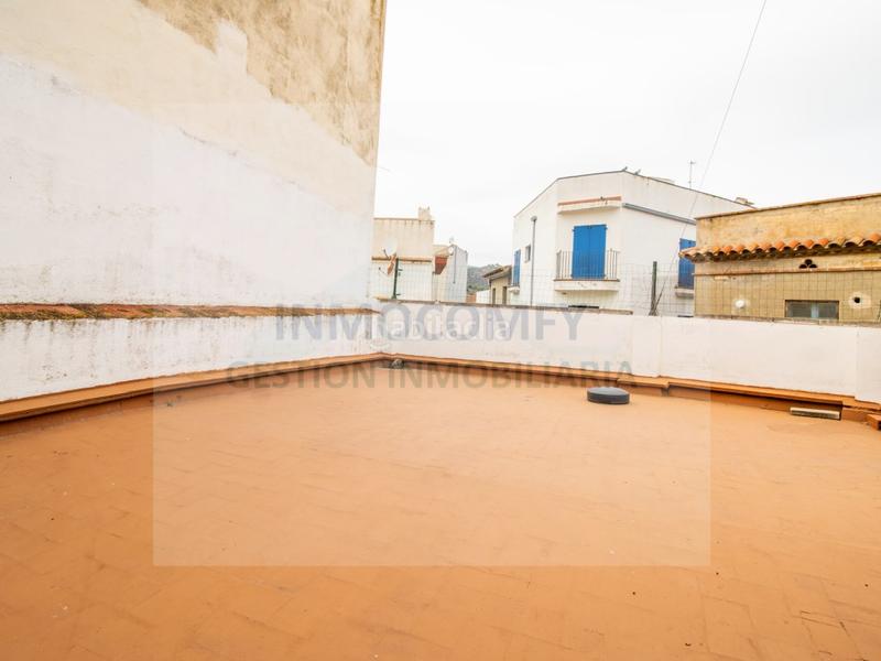 Foto f3016b29-7ca8-49dd-b350-ff55fec0d1c2. Piso en calle floridablanca 14 piso en venta en llança en Llançà